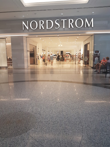 Shopping Mall «The Shops at North Bridge», reviews and photos, 520 N Michigan Ave, Chicago, IL 60611, USA