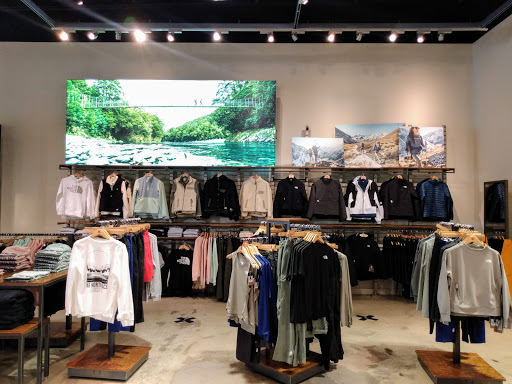 Clothing Store «The North Face», reviews and photos, 8702 Keystone Crossing, Indianapolis, IN 46240, USA