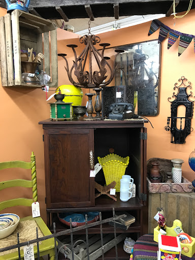 Antique Store «Finders Keepers Market», reviews and photos, 1303 C St, Floresville, TX 78114, USA
