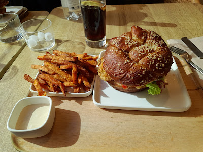 Mosugo à Paris