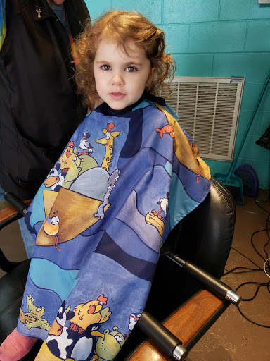 Beauty Salon «Sisters With Scissors Salon», reviews and photos, 154 Linden Rd, Centerville, TN 37033, USA