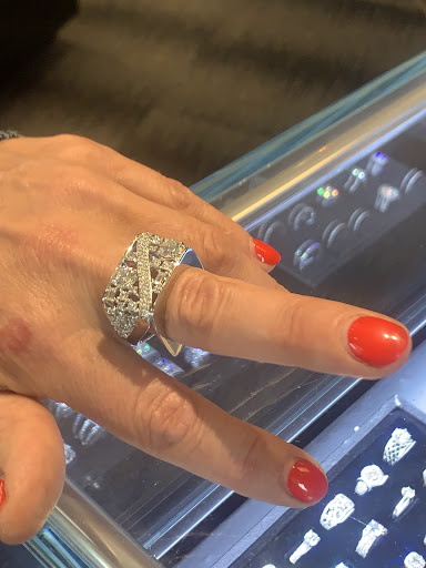 Jewelry Store «Lake Street Diamond Co», reviews and photos, 106 Lake St S, Kirkland, WA 98033, USA