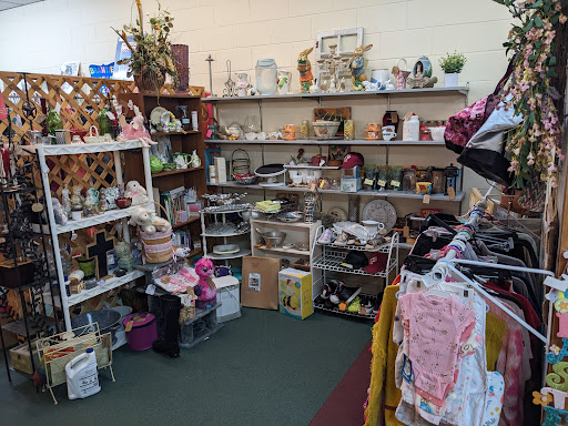 Mom's Flea Market & Consignment