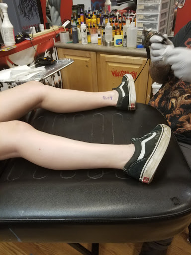 Tattoo Shop «Wolfskin Ink Tattoo», reviews and photos, 1752 W Bell Rd, Phoenix, AZ 85023, USA