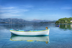 Paralia Megalo Neorio'in fotoğrafı uçurumlarla desteklenmiş