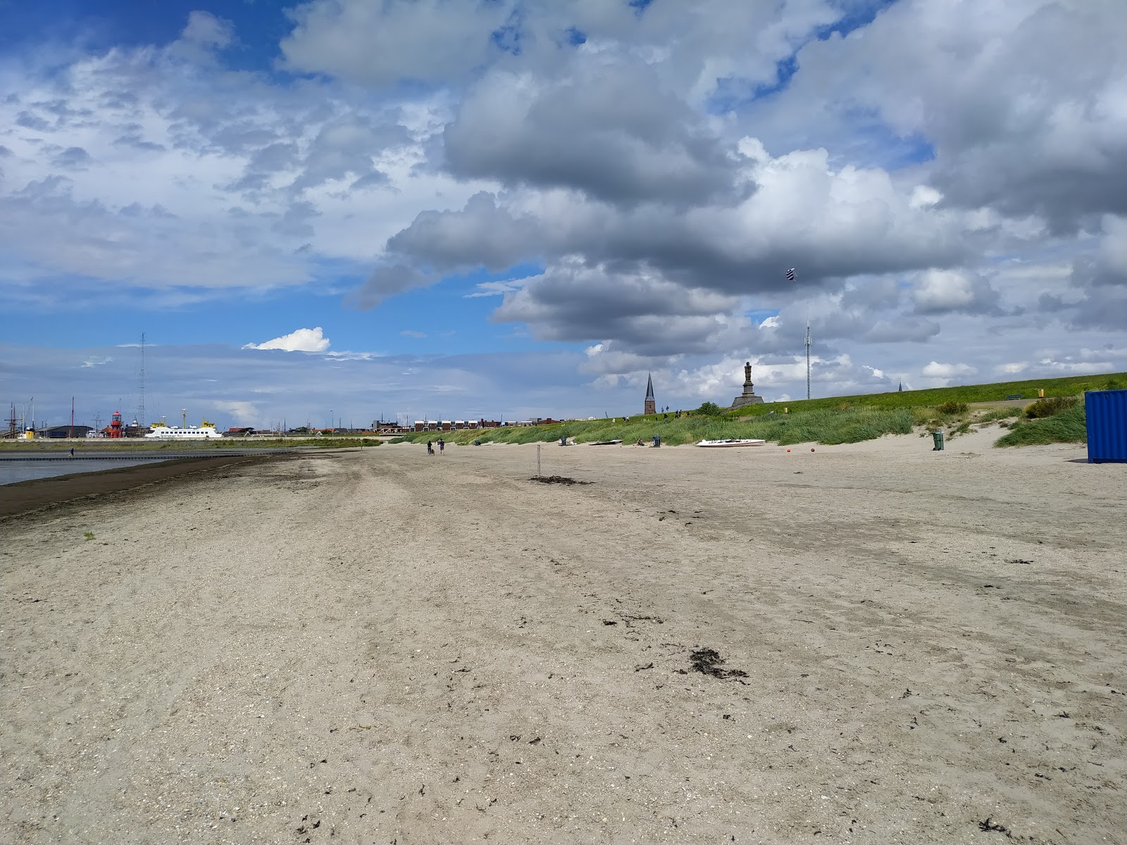 Fotografie cu Plaja Harlingen - locul popular printre cunoscătorii de relaxare