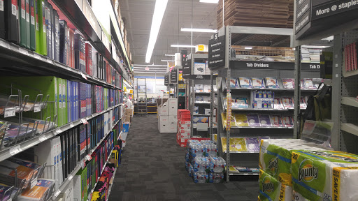 Office Supply Store «Staples», reviews and photos, 675 S Green Valley Pkwy, Henderson, NV 89052, USA