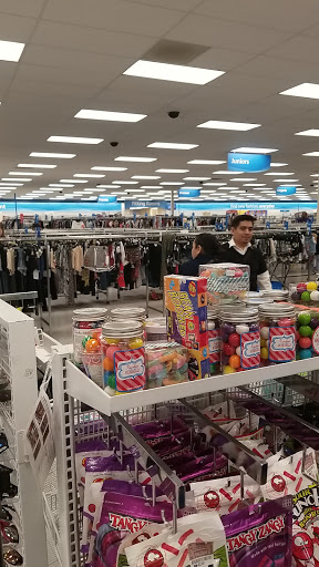 Clothing Store «Ross Dress for Less», reviews and photos, 5820 Lakewood Towne Center Blvd SW, Lakewood, WA 98499, USA