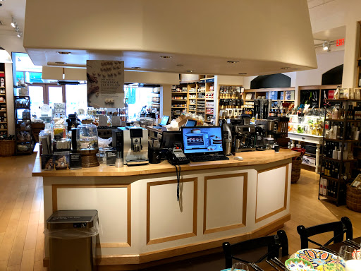 Kitchen Supply Store «Williams-Sonoma», reviews and photos, 3320 W Friendly Ave #108, Greensboro, NC 27410, USA