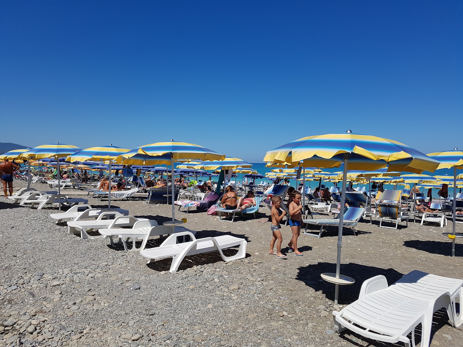 Foto di Spiaggia Sant'Agata di Militello e l'insediamento