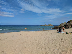 Playa del Murallon o Maleguas'in fotoğrafı dağlarla çevrili