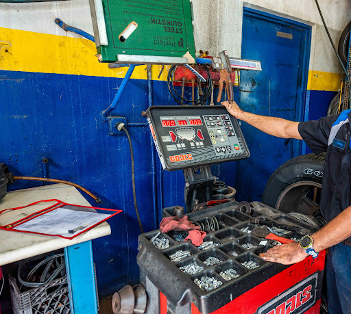 Tire Shop «KOVAC AUTO», reviews and photos, 2770 Davie Rd, Davie, FL 33314, USA