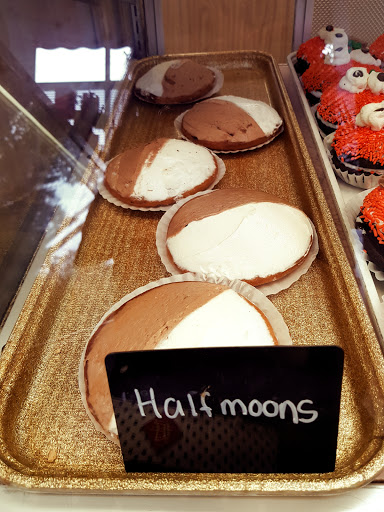 Bakery «Antoines Pastry Shop», reviews and photos, 317 Watertown St, Newton, MA 02458, USA