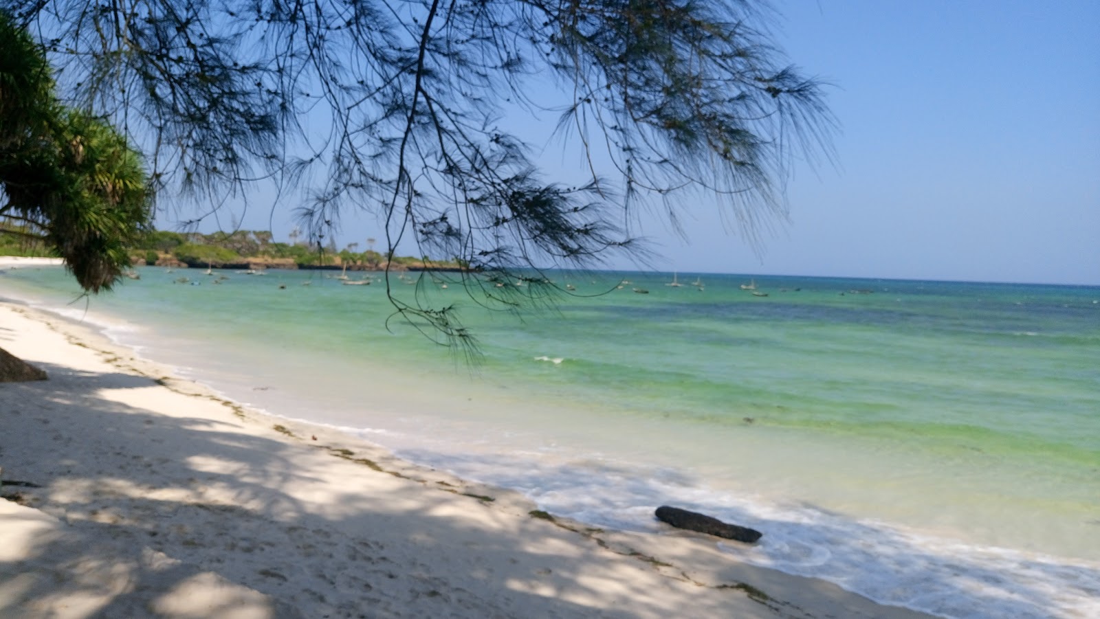 Photo of Kisima Chande with turquoise pure water surface