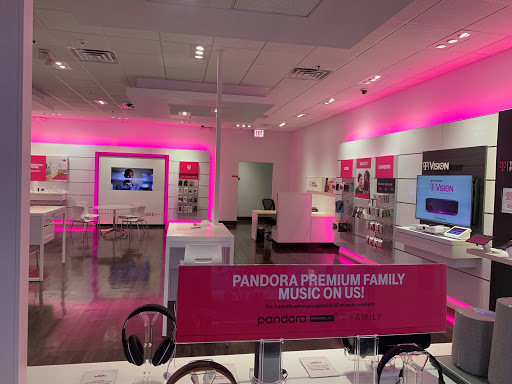 Cell Phone Store «T-Mobile», reviews and photos, 626 E Golf Rd, Schaumburg, IL 60173, USA