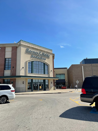 Book Store «Barnes and Noble», reviews and photos, 2500 N Mayfair Rd, Milwaukee, WI 53226, USA
