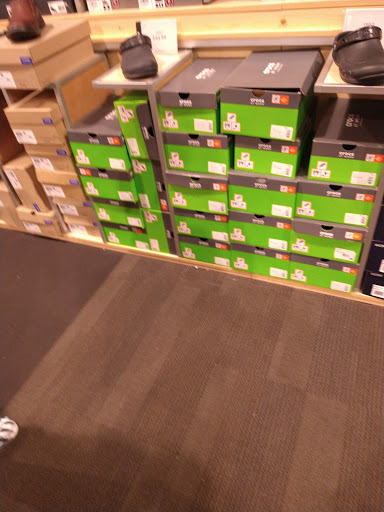 Shoe Store «DSW Designer Shoe Warehouse», reviews and photos, 7555 W Bell Rd, Peoria, AZ 85382, USA