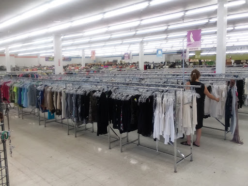 Thrift Store «Guadalupe & Rural Goodwill Goodwill Retail Store & Donation Center», reviews and photos, 805 E Guadalupe Rd, Tempe, AZ 85283, USA