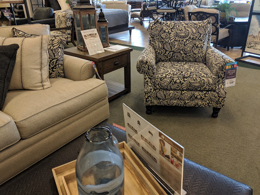 Furniture Store «Raymour & Flanigan Furniture and Mattress Store», reviews and photos, 895 E Gate Blvd, Garden City, NY 11530, USA