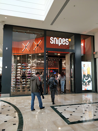 Magasin de chaussures Snipes Serris