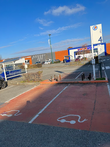 Borne de recharge de véhicules électriques Leclerc Charging Station Nogent-le-Rotrou