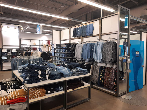 Clothing Store «Old Navy», reviews and photos, 400 S State Rd, Springfield, PA 19064, USA