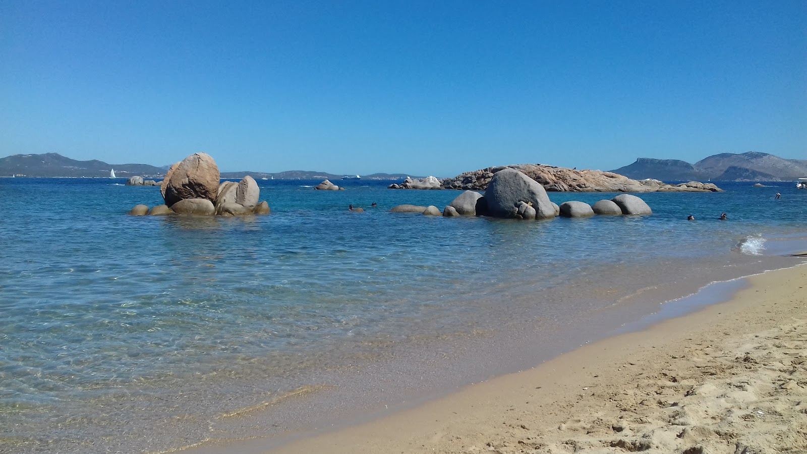 Foto di Spiaggia Bella - luogo popolare tra gli intenditori del relax