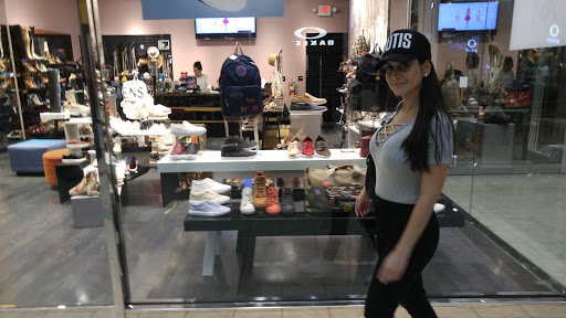 Shopping Mall «Pembroke Lakes Mall», reviews and photos, 11401 Pines Blvd, Pembroke Pines, FL 33026, USA