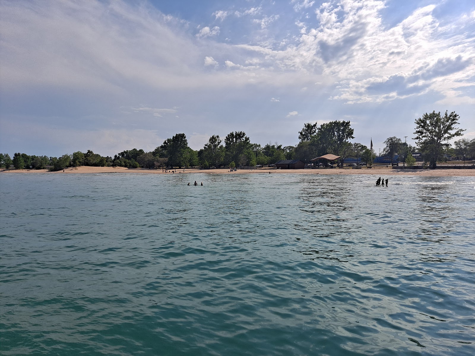 Oscoda Beach Park的照片 带有碧绿色纯水表面