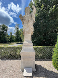 Statue neptune du Restaurant L'Orangerie à Saint-Cloud - n°1
