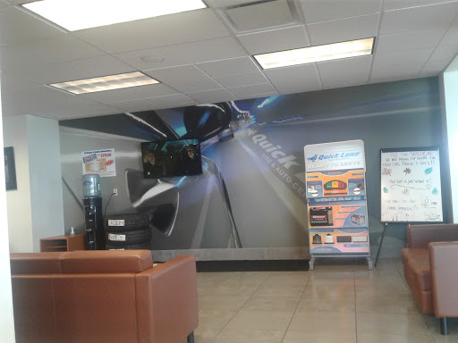 Used Car Dealer «Phil Long ValuCar of Academy», reviews and photos, 175 Academy Blvd N, Colorado Springs, CO 80909, USA