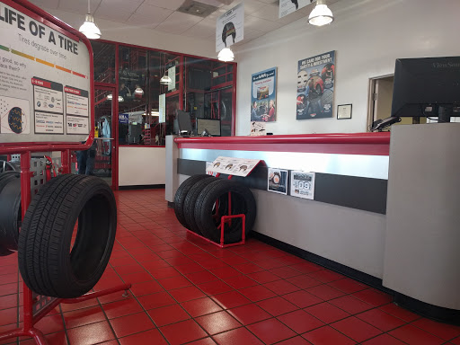 Tire Shop «Discount Tire Store - San Diego, CA», reviews and photos, 5860 Miramar Rd, San Diego, CA 92121, USA