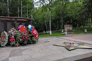 Monument Vtoroy Mirovoy Voyne image