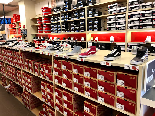 Shoe Store «Famous Footwear», reviews and photos, 40-24 College Point Blvd, Flushing, NY 11354, USA