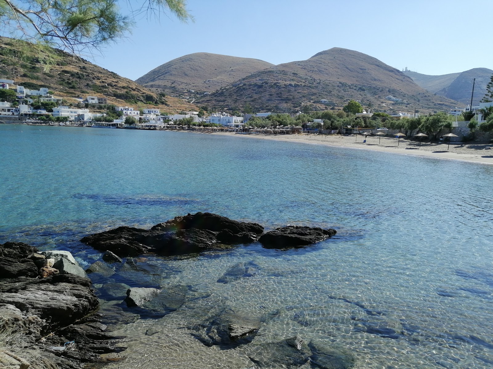 Paralia Kini'in fotoğrafı birden fazla geniş koy ile birlikte