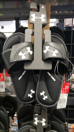 Sporting Goods Store «Big 5 Sporting Goods», reviews and photos, 900 W El Monte Way, Dinuba, CA 93618, USA