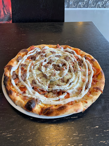 Anmeldelser af Pizza Kebab Roasthouse i Silkeborg - Pizza