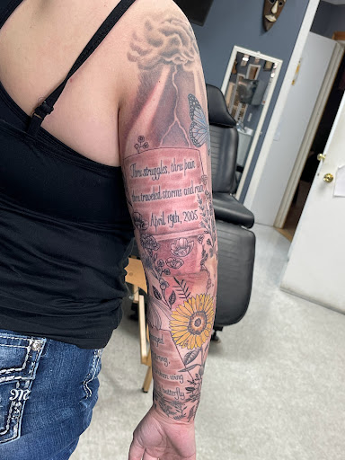 Tattoo Shop «Skin Gallery-Tattoos», reviews and photos, 37292 US-18, Prairie du Chien, WI 53821, USA