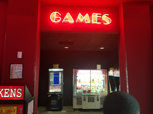 Movie Theater «Regal Cinemas Middleburg Town Square 16», reviews and photos, 18348 Bagley Rd, Middleburg Heights, OH 44130, USA