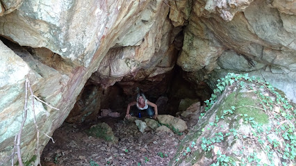 Пещера 'Змееви дупки'