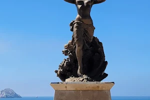Monumento a la Mujer Mazatleca image