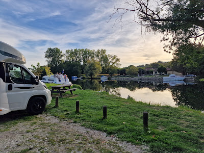 Wohnmobilstellplatz am Barrage de Lavaud à Saint-Quentin-sur-Charente
