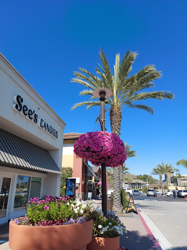 Shopping Mall «Flower Hill Promenade», reviews and photos, 2720 Via De La Valle, Del Mar, CA 92014, USA