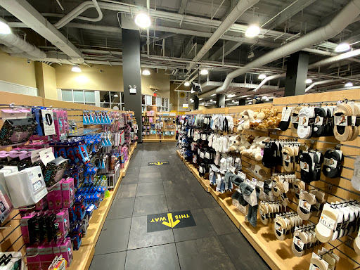 Shoe Store «DSW Designer Shoe Warehouse», reviews and photos, 139 Flatbush Ave, Brooklyn, NY 11217, USA