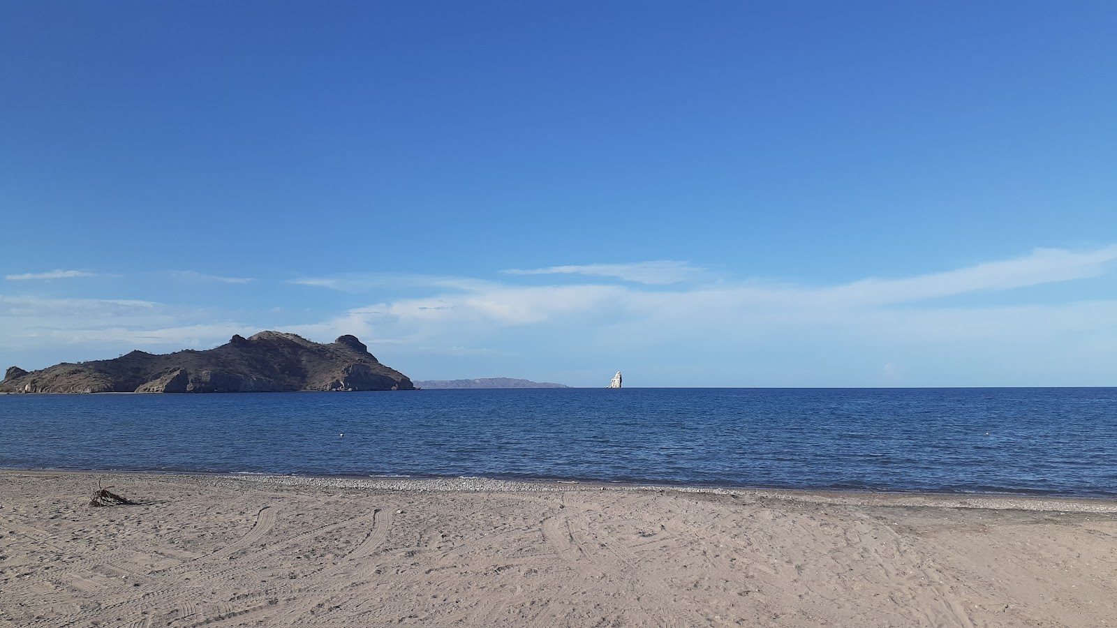 Photo de Playa Puerto Agua Verde avec l'eau cristalline de surface
