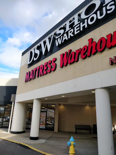 Shoe Store «DSW Designer Shoe Warehouse», reviews and photos, 4100 William Penn Hwy, Monroeville, PA 15146, USA