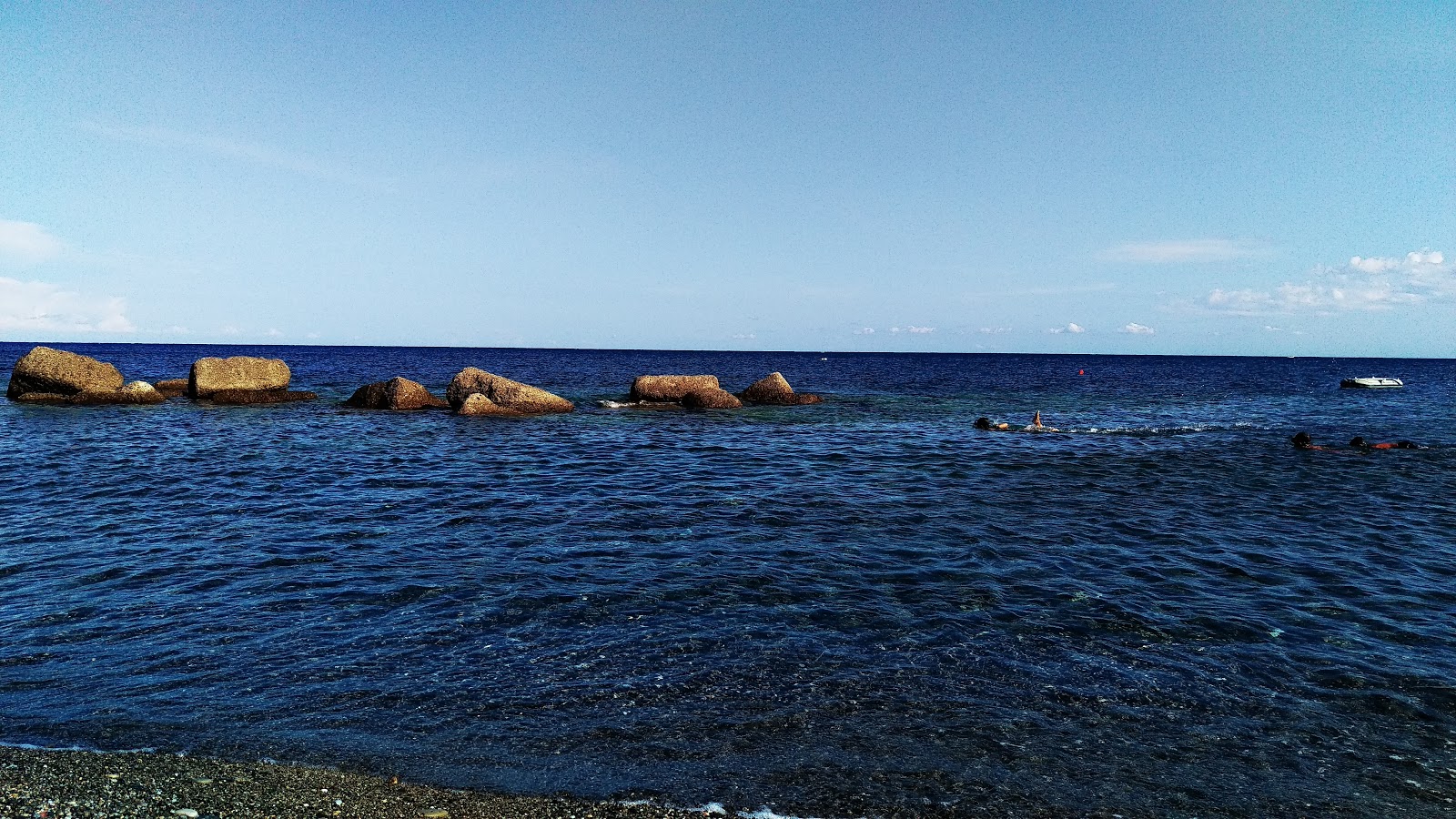 Foto di Ciro' Marina beach con dritto e lungo