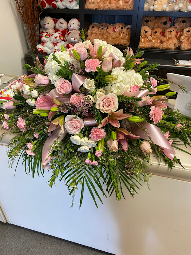 Florist «Sunflower Florist Of Virginia Llc», reviews and photos, 5906 N Kings Hwy, Alexandria, VA 22303, USA