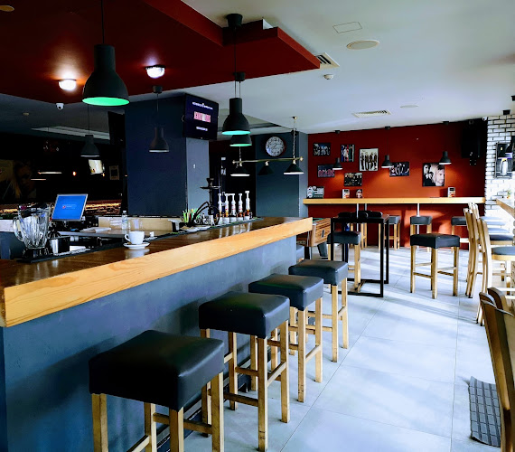 Opinii despre Дефектед бар и кафе în Самоков - Бар