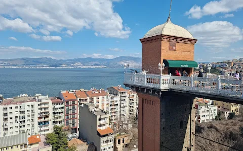 İzmir Historical Elevator Building image